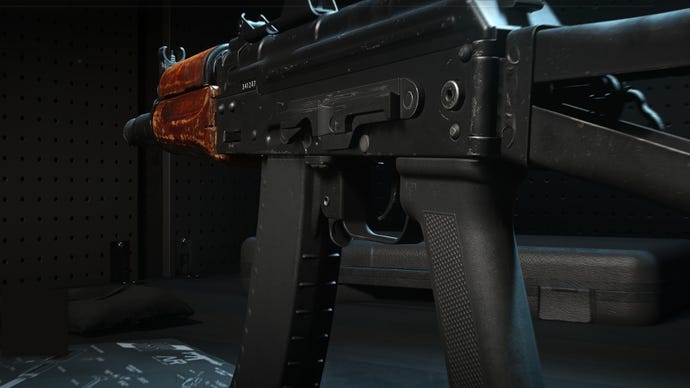 A close-up of the Kastov-74U Assault Rifle in the Modern Warfare 2 Gunsmith screen.